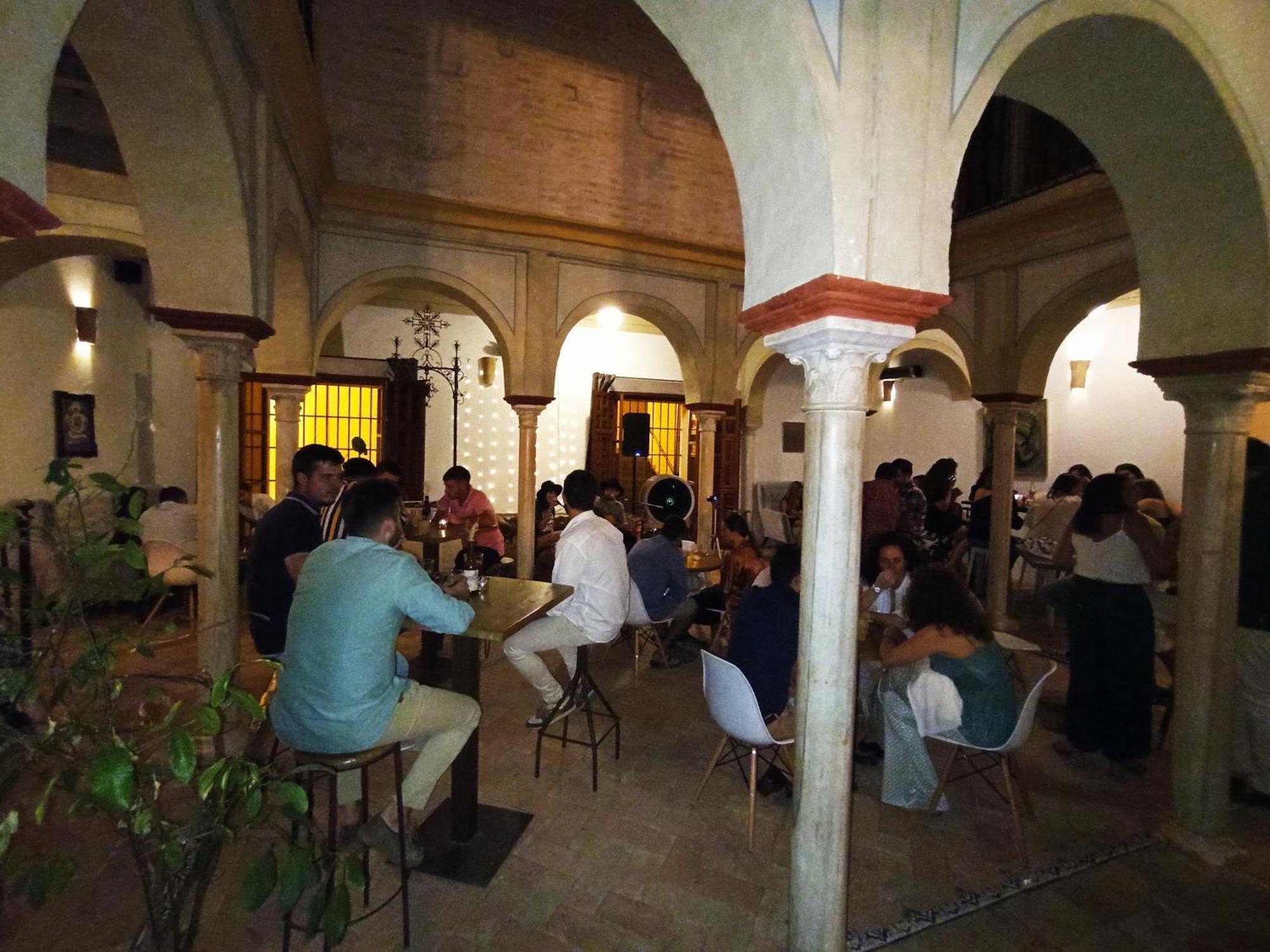 كارمونا Hostal Cafe Frenteabastos المظهر الخارجي الصورة
