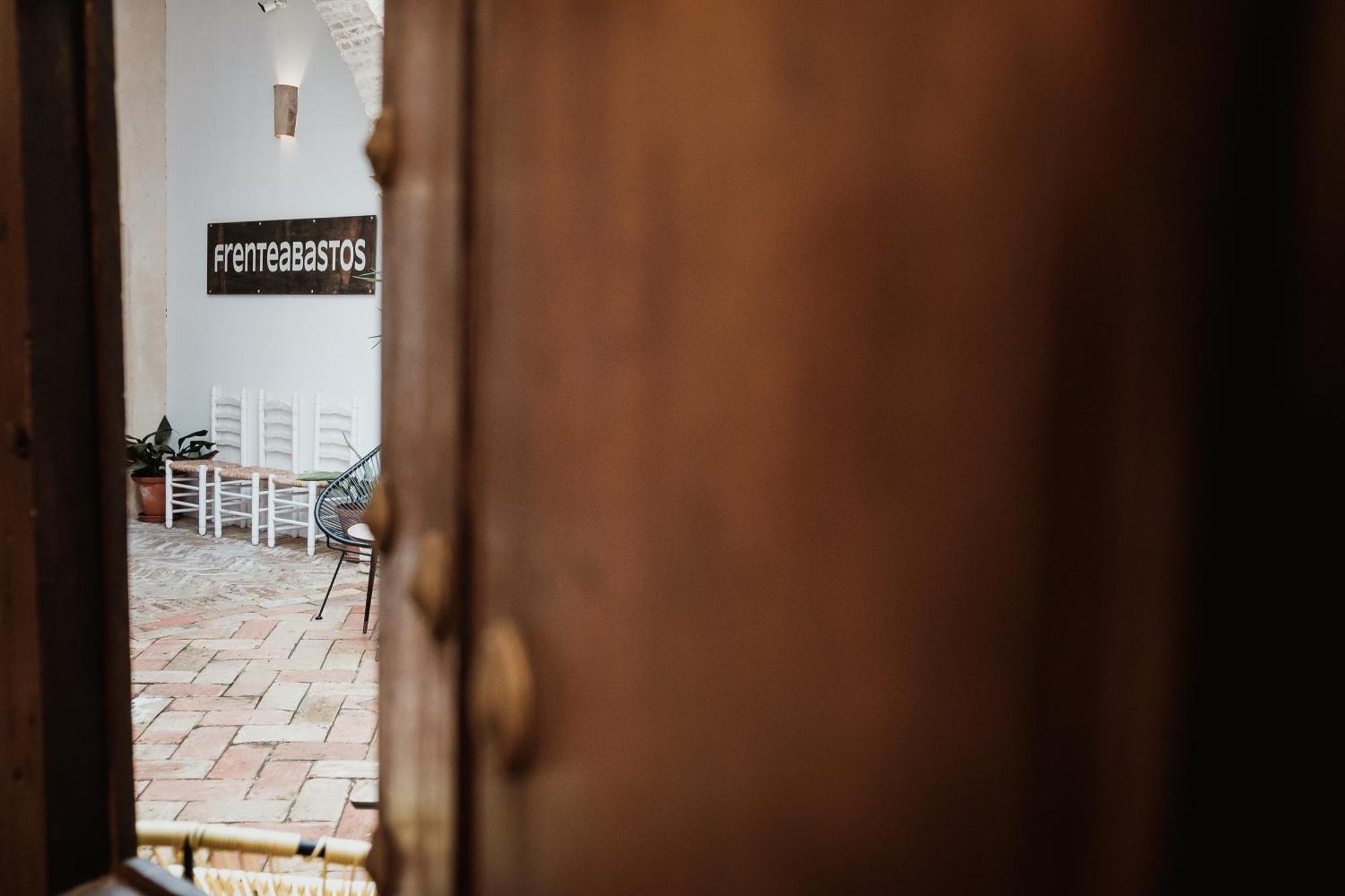 كارمونا Hostal Cafe Frenteabastos المظهر الخارجي الصورة